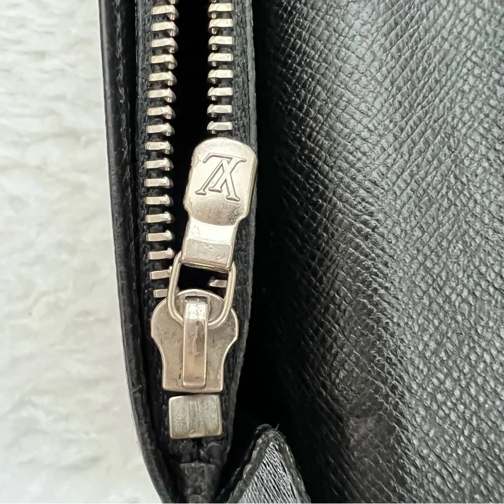 Louis Vuitton Portefeuille Taiga M32572 Black Leather SP4182 Unisex Long Wallet
